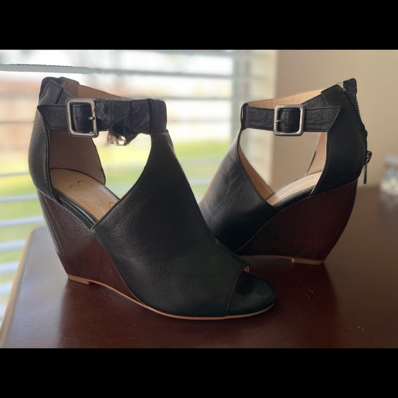 Black Wedge Size 8 - Picture 2 of 3